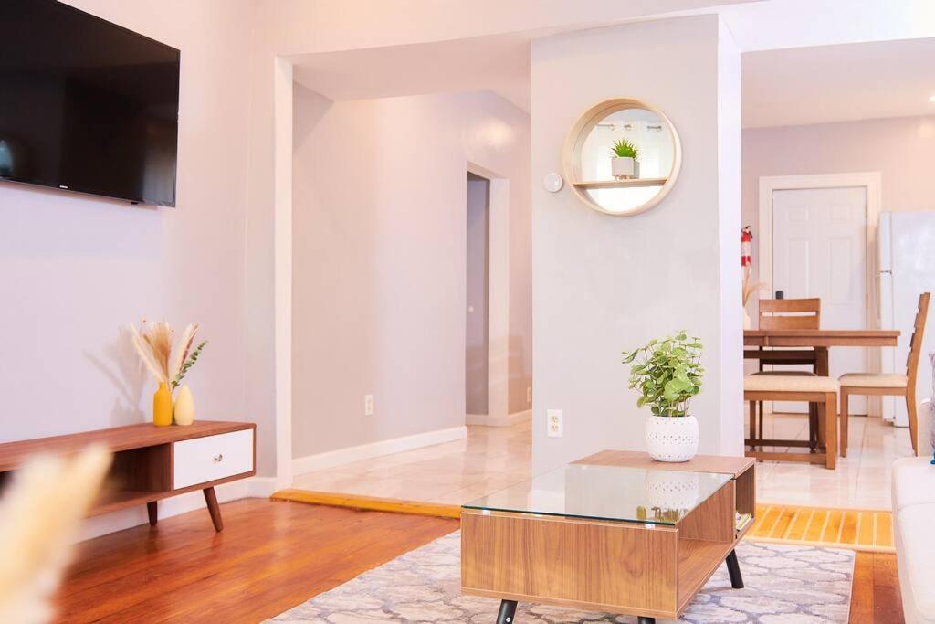 Cozy Apartment 1St 10Min Walk Downtown And City View Providence Exteriör bild