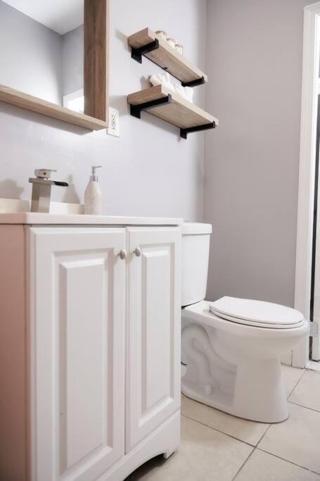 Cozy Apartment 1St 10Min Walk Downtown And City View Providence Exteriör bild